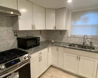 Cheerful 3 bedroom home free parking on premise - Chester - Cuisine