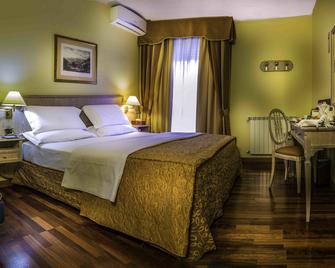 Hotel La Bussola - Novara - Schlafzimmer
