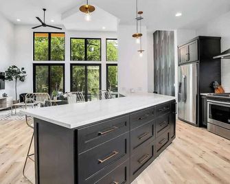 Bachelorette Fave - Pool, Patios, Photo Spot Mural - Austin - Kitchen