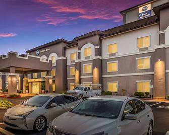 Best Western Douglas Inn & Suites - Douglas - Edificio