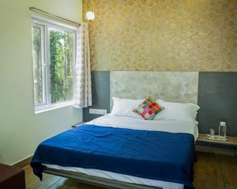 Hotel Alpenglow - Yercaud - Bedroom