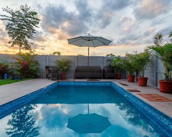 Serenity By Uberois - Shankarpalli - Pool