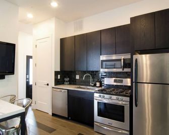 Waterfront Lake Shafer - Hot Tub + Fireplace - Monticello - Kuchyň