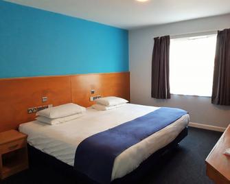 The Olympic Lodge - Aylesbury - Bedroom