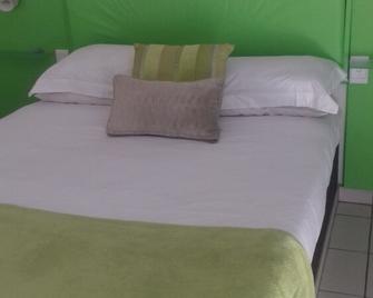 Peace full and pRica tell located with a lovely Garden fully furnished Apartment - Pietermaritzburg - Schlafzimmer