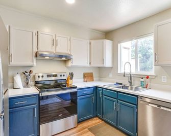 Airy Fortuna Apartment with Deck! - Fortuna - Kuchyň