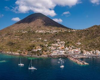 Hotel L'ariana Isole Eolie - Una Esperienze - Leni - Edificio