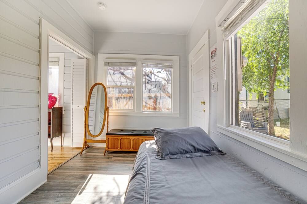 Walk to Midtown: Charming Reno Retreat - Reno - Habitación