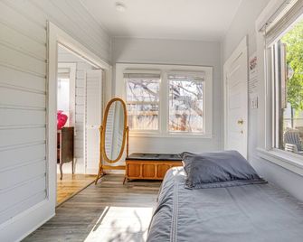 Walk to Midtown: Charming Reno Retreat - Reno - Habitación