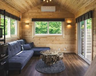 Gran Suite Togakushi Trailer Base Trailer House / Nagano City Nagano - Shinano - Salon