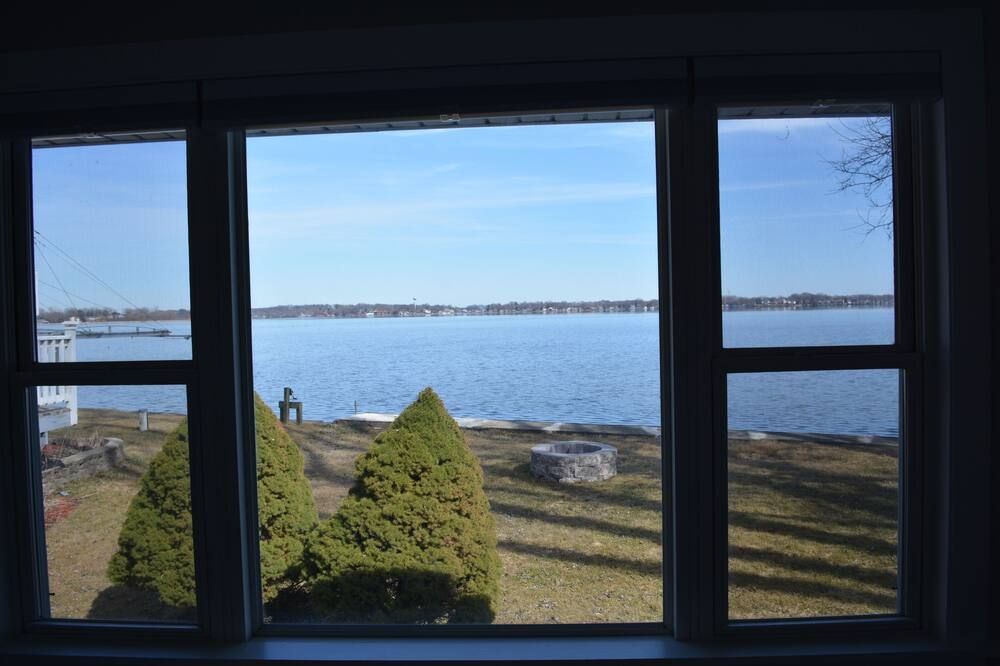 Lakefront, Newly Renovated, Tranquil Getaway, Free Water Sports - McHenry - Balkón