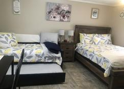 Just Like Being at Home- Newly Renovated Unit - North Troy - Bedroom