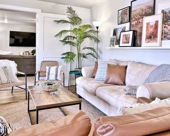 Modern Downstairs Suite in Zion - Toquerville - Sala de estar