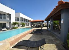 Arena Condos Aruba - few steps from Eagle Beach! - Oranjestad - Piscina
