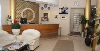 Vatan Hotel - Izmir - Front desk