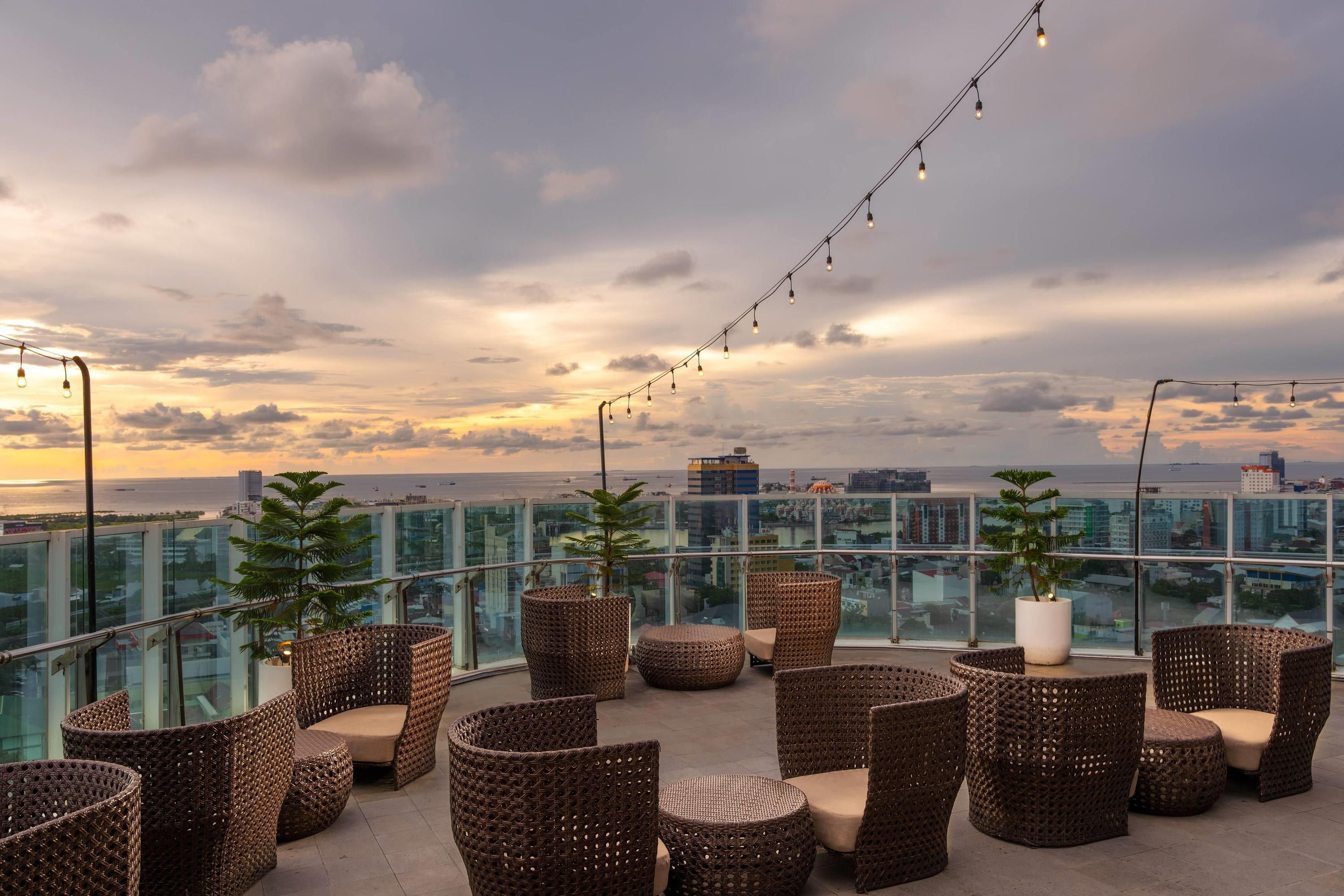 Melia Makassar - מקאסר - מרפסת