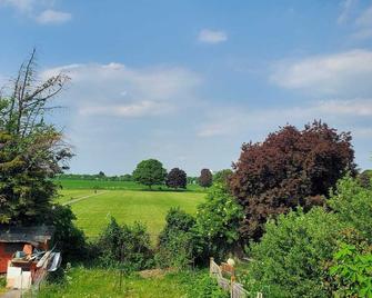 The Airport Getaway. 3 mns drive from Heathrow Aprt, relaxing and cosy space - West Drayton - Cảnh ngoài trời