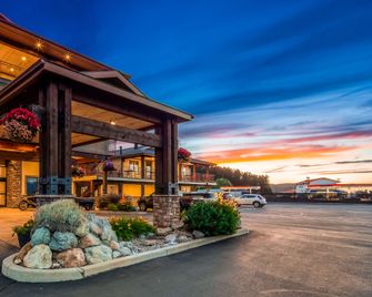 Best Western Plus Flathead Lake Inn and Suites - Kalispell - Edificio
