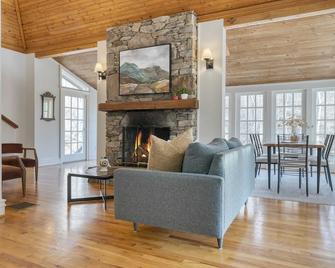 Hamersmith Hollow Retreat Estate by AvantStay Great Views - Mars Hill - Sala de estar