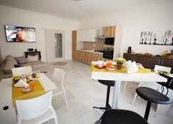 Central Apartments - Crotone - Dining room