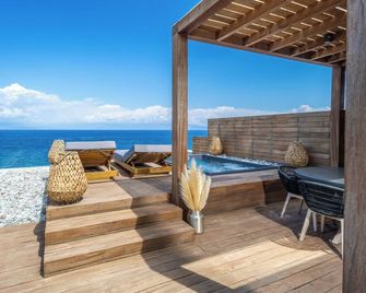 Alissachni Seaside Hotel - Derveni - Balcón