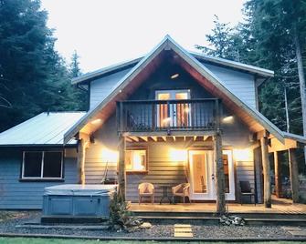 Vancouver Island West Coast - Peaceful & Private - Sooke - Building