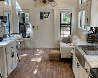 Cabin in the piney woods of East Texas, near lakes and state parks. - Mount Vernon