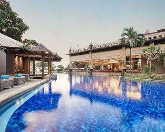 Pelangi Bali Hotel & Spa - קוטה - בריכה