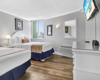 Pelican Pointe 329:Walk to Beach~Pool~Free Parking - Clearwater - Bedroom