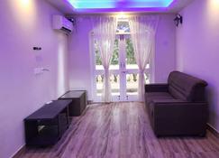 Apartment in Colva, Goa With Pool & Gym - Colva - Living room