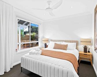 Wombarra Luxe Cottage - Five Minute Walk to the Beach - Wombarra - Bedroom