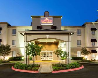 Hawthorn Suites by Wyndham College Station - College Station - Building
