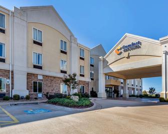 Comfort Inn and Suites Perry I-35 - Perry - Building