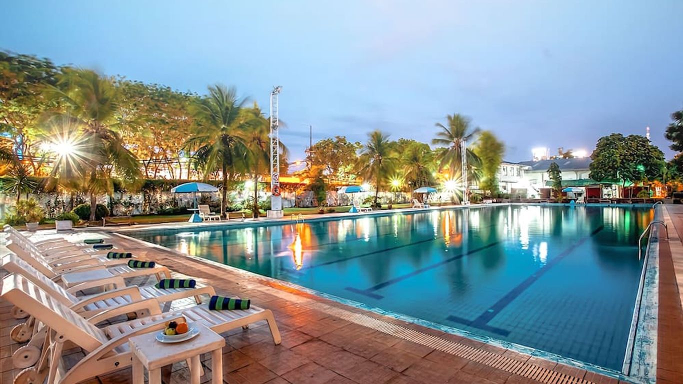 Surabaya Suites Hotel Powered by Archipelago