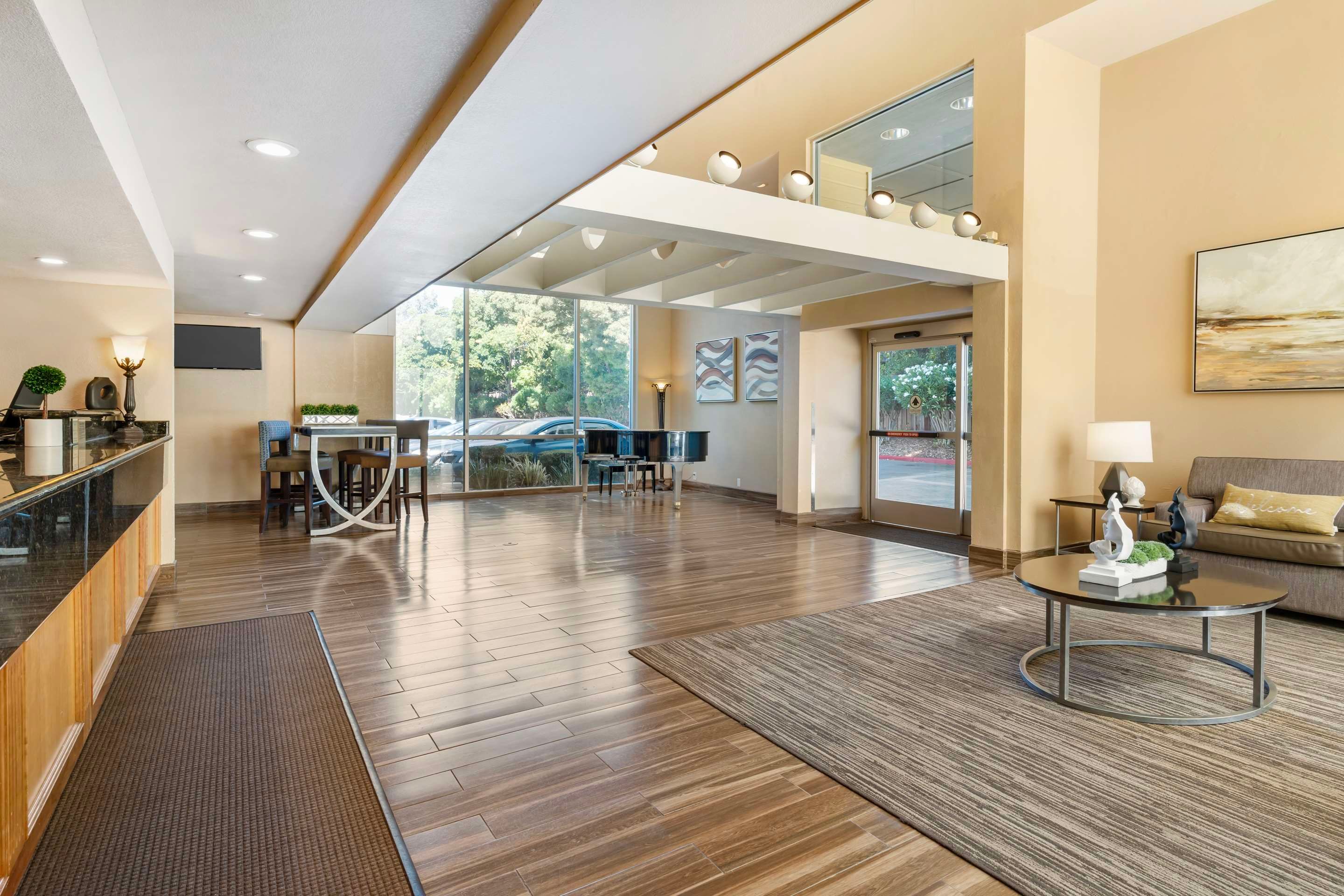 Best Western Plus Heritage Inn - Benicia - Lobby