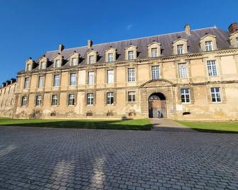 Château des Princes ' Fleur de Lys ' - Sedan - Bâtiment