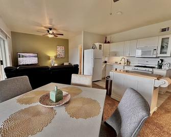 Comfy Mountain Side Stay - Incredible Views - Prescott - Dining room
