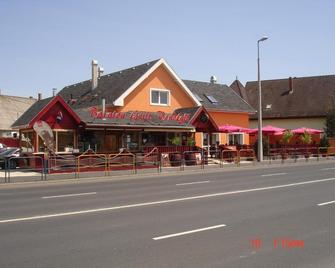 Balaton Grill Szállás Siófok - Siófok - Edificio
