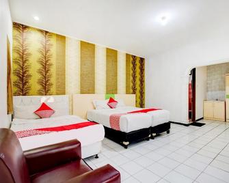OYO 90114 New Cipayung Asri Hotel - Puncak - Bedroom