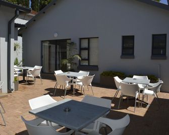 Explorer Backpackers - Johanesburgo - Patio