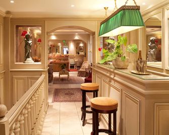 Au Manoir Saint Germain - Paris - Soverom