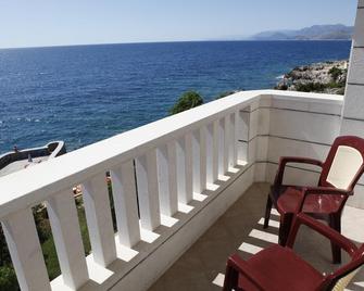 Hotel R - Bar - Balkon