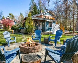Modern & Cozy, Minutes To Airport & Wnc Ag Center - Fletcher - Innenhof