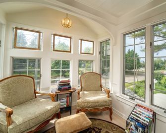 Yelton Manor Bed & Breakfast - South Haven - Soggiorno