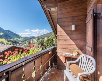 Apartment 'Prapoz Typ D' with Mountain View, Shared Garden & Wi-Fi - Urtijëi - Balkon