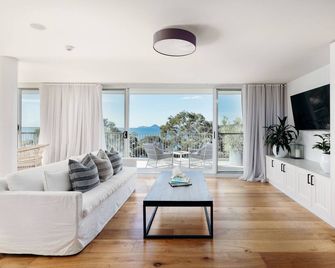 Bannisters Port Stephens - Soldiers Point - Living room