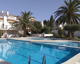 Holiday Residence On The Costa Brava - Roses - Pool
