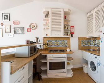 FLH Santa Catarina´s Jewel over Tagus - Lisbon - Kitchen