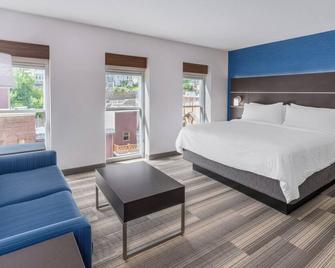Holiday Inn Express Hotel & Suites Deadwood-Gold Dust Casino - Deadwood - Bedroom
