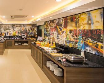Red Fox by Lemon Tree Hotels, Tiruchirappalli (Trichy) - Tiruchirappalli - Buffet